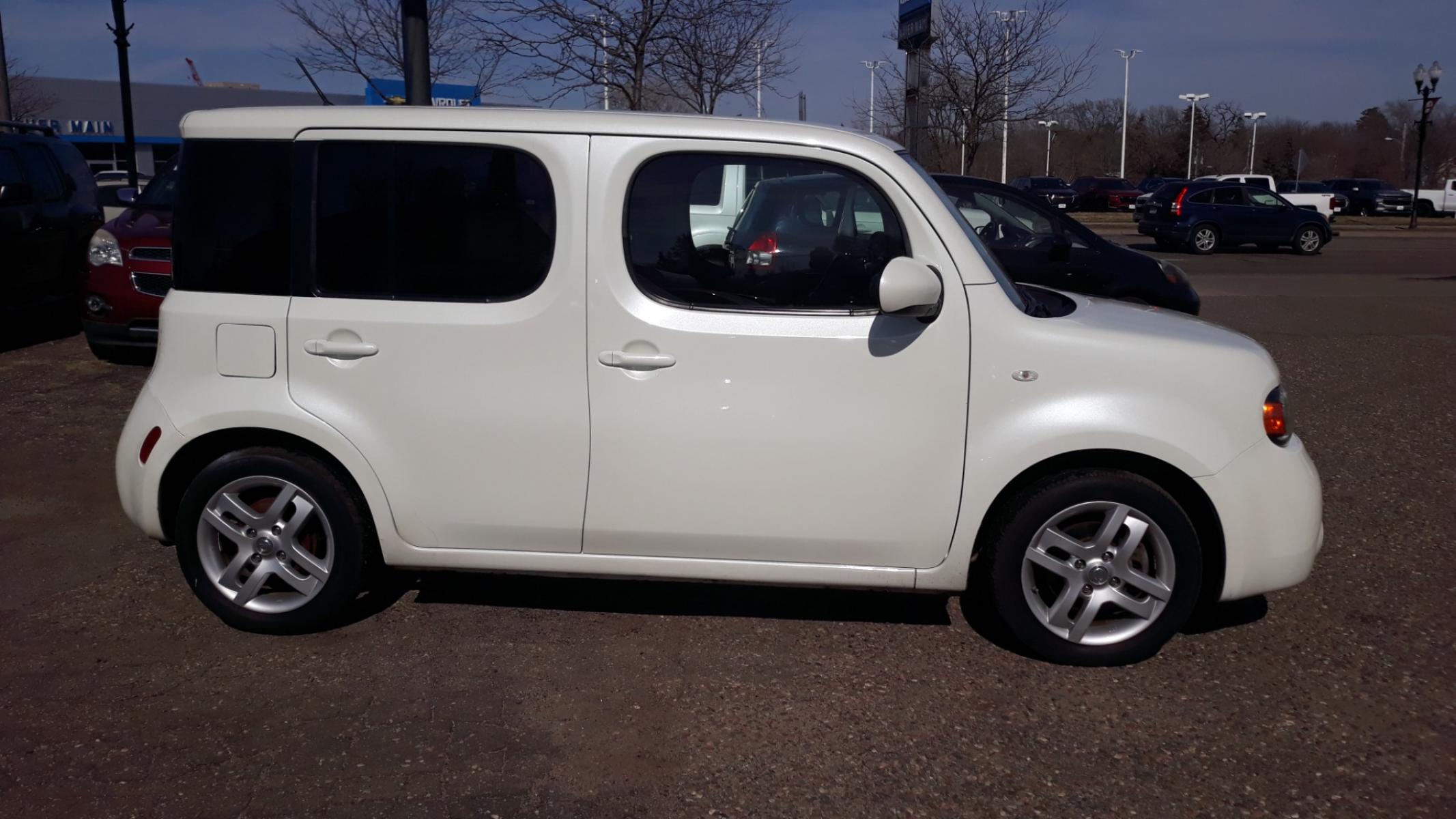 2009 WHITE /GRAY Nissan cube 1.8 Base (JN8AZ28R09T) with an 1.8L L4 DOHC 16V engine, automatic transmission, located at 434 West Main Street, Anoka, MN, 55303, (763) 576-9696, 45.201759, -93.396706 - Photo #3