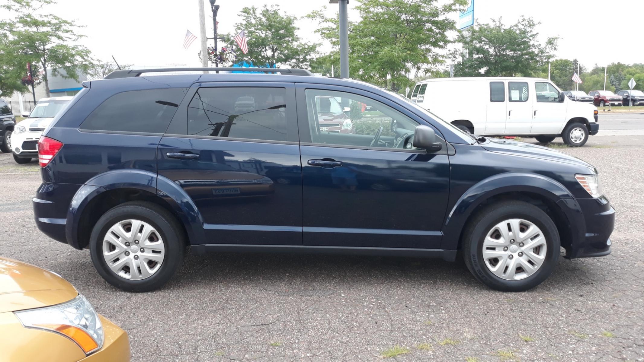 2018 Blue /GRAY DODGE JOURNEY SE (3C4PDCABXJT) with an 2.4 engine, AUTO transmission, located at 434 West Main Street, Anoka, MN, 55303, (763) 576-9696, 45.201759, -93.396706 - 2018 DODGE JOURNEY SE, 5 PASSENGER, ONE OWNER, NO ACCIDENTS, LOW MILES. INSPECTED AND SAFTY CHECKED BY CERTIFIED MECHANIC. - Photo #3