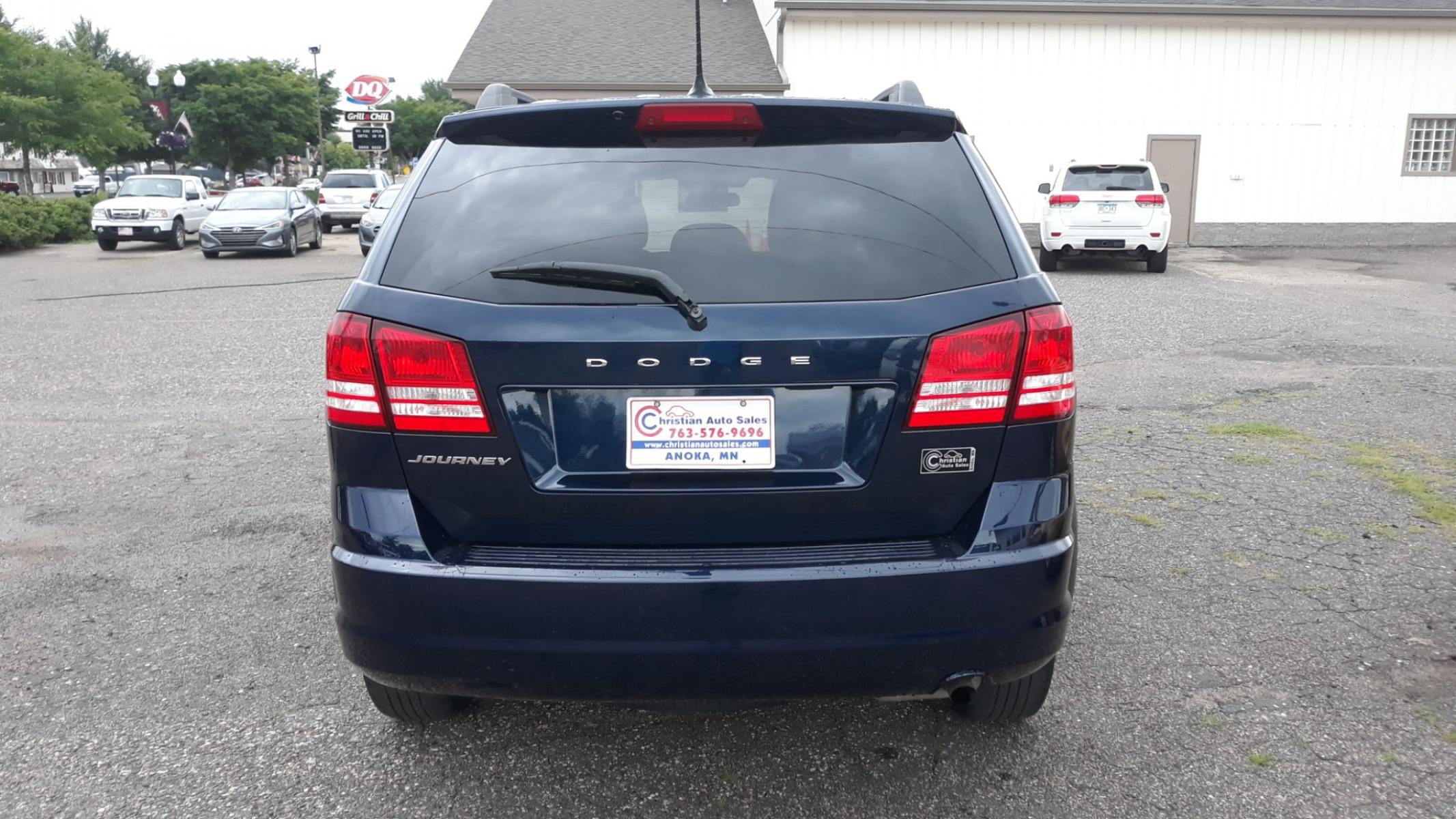 2018 Blue /GRAY DODGE JOURNEY SE (3C4PDCABXJT) with an 2.4 engine, AUTO transmission, located at 434 West Main Street, Anoka, MN, 55303, (763) 576-9696, 45.201759, -93.396706 - 2018 DODGE JOURNEY SE, 5 PASSENGER, ONE OWNER, NO ACCIDENTS, LOW MILES. INSPECTED AND SAFTY CHECKED BY CERTIFIED MECHANIC. - Photo #5